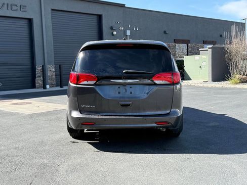 Used 2020 Chrysler Voyager LX image 4