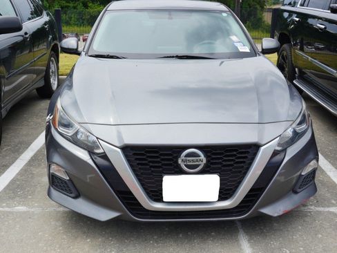 Used 2019 Nissan Altima 2.5 S FWD image 2