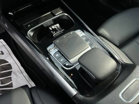 Used 2020 Mercedes-Benz GLB 250 4MATIC w/ Premium Package image 37