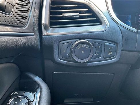 Used 2019 Ford Edge Titanium w/ Cold Weather Package AWD/4WD image 17