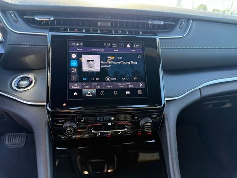 New 2025 Jeep Grand Cherokee Altitude image 18