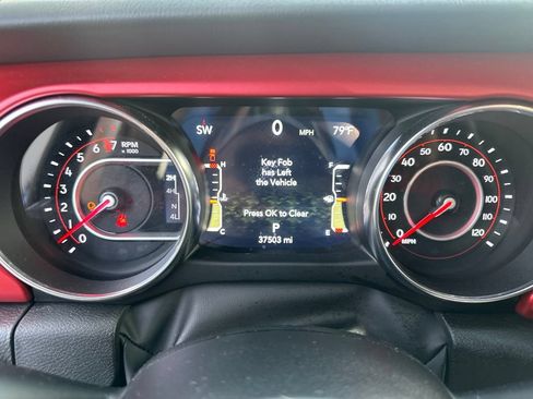 Used 2022 Jeep Gladiator Rubicon w/ LED Lighting Group AWD/4WD image 9