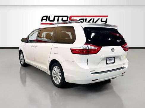 Used 2017 Toyota Sienna XLE AWD/4WD image 5