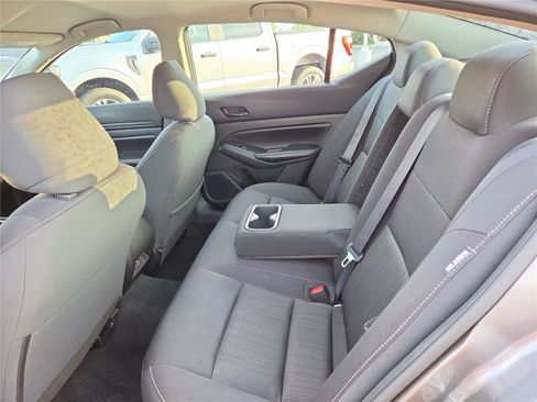 Used 2024 Nissan Altima 2.5 SV FWD image 21