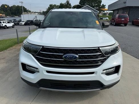 Used 2020 Ford Explorer XLT w/ Equipment Group 202A AWD/4WD image 3