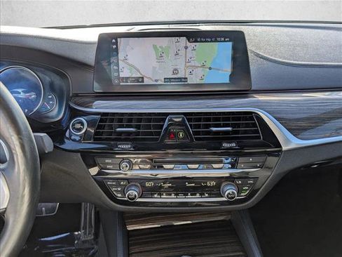 Used 2018 BMW 530e image 12