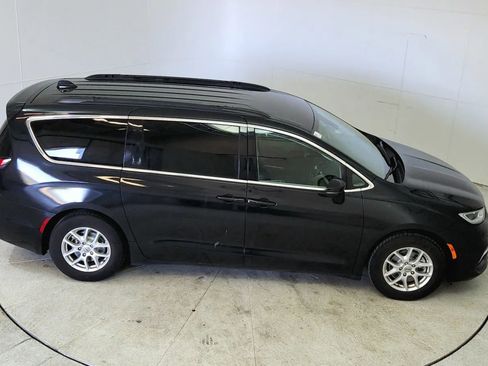 Used 2022 Chrysler Pacifica Touring-L image 47