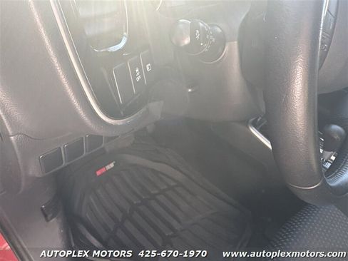 Used 2017 Mitsubishi Outlander SE image 25