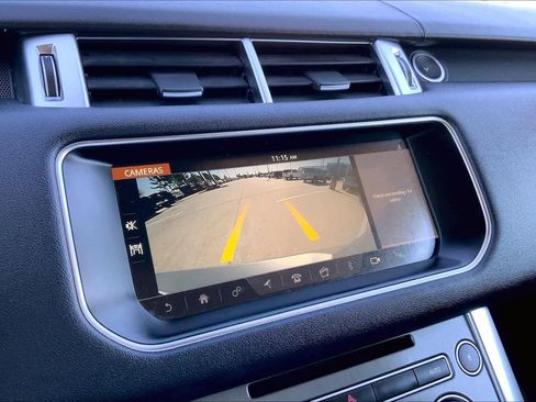 Used 2017 Land Rover Range Rover Sport SE image 28