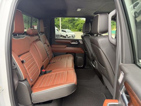 Used 2024 GMC Sierra 3500 Denali Ultimate AWD/4WD image 10
