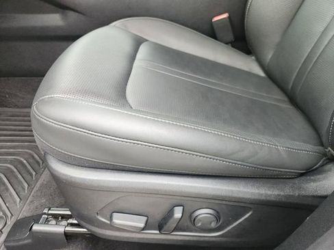 Used 2025 Kia Sorento S FWD image 18