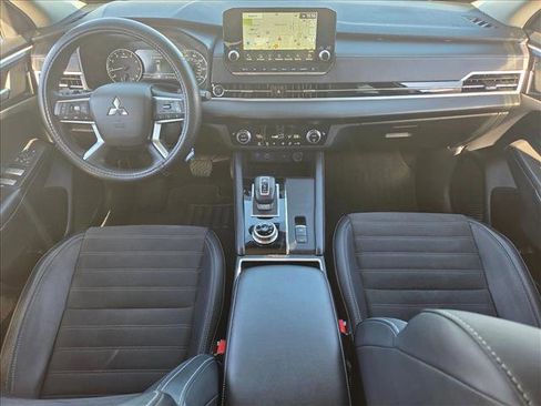 Used 2024 Mitsubishi Outlander SE image 17