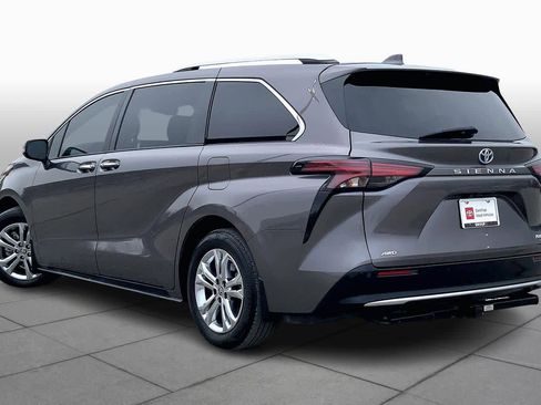 Used 2023 Toyota Sienna Platinum image 12