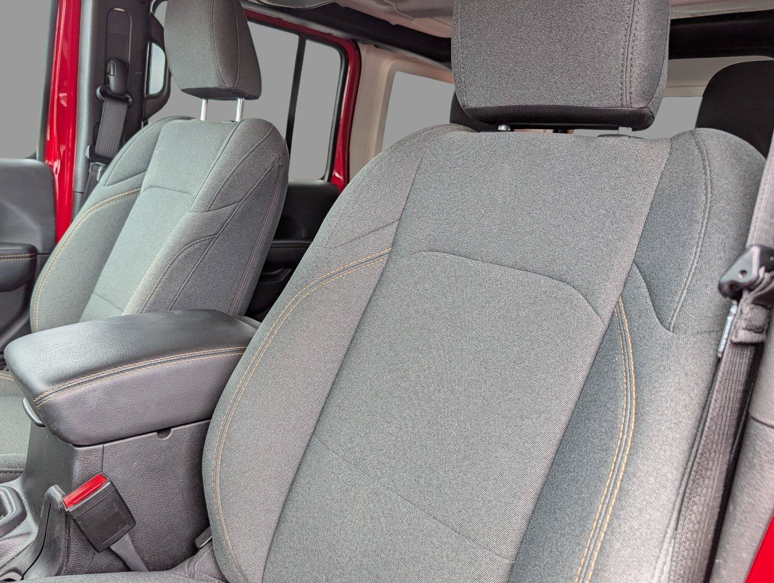 Used 2025 Jeep Wrangler Unlimited Sahara AWD/4WD image 12