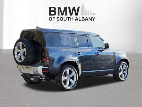 Used 2024 Land Rover Defender 110 SE image 4