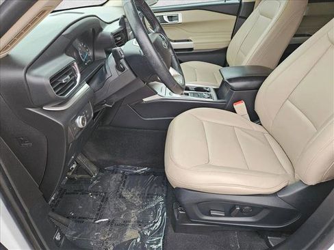Used 2022 Ford Explorer XLT w/ Equipment Group 202A AWD/4WD image 12