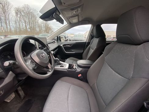 Used 2025 Toyota RAV4 XLE image 19
