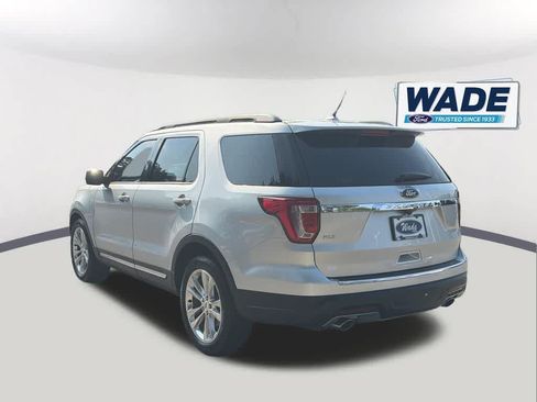 Certified 2018 Ford Explorer XLT w/ Equipment Group 202A FWD image 7
