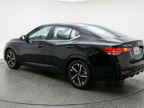 Used 2025 Nissan Sentra SV image 6