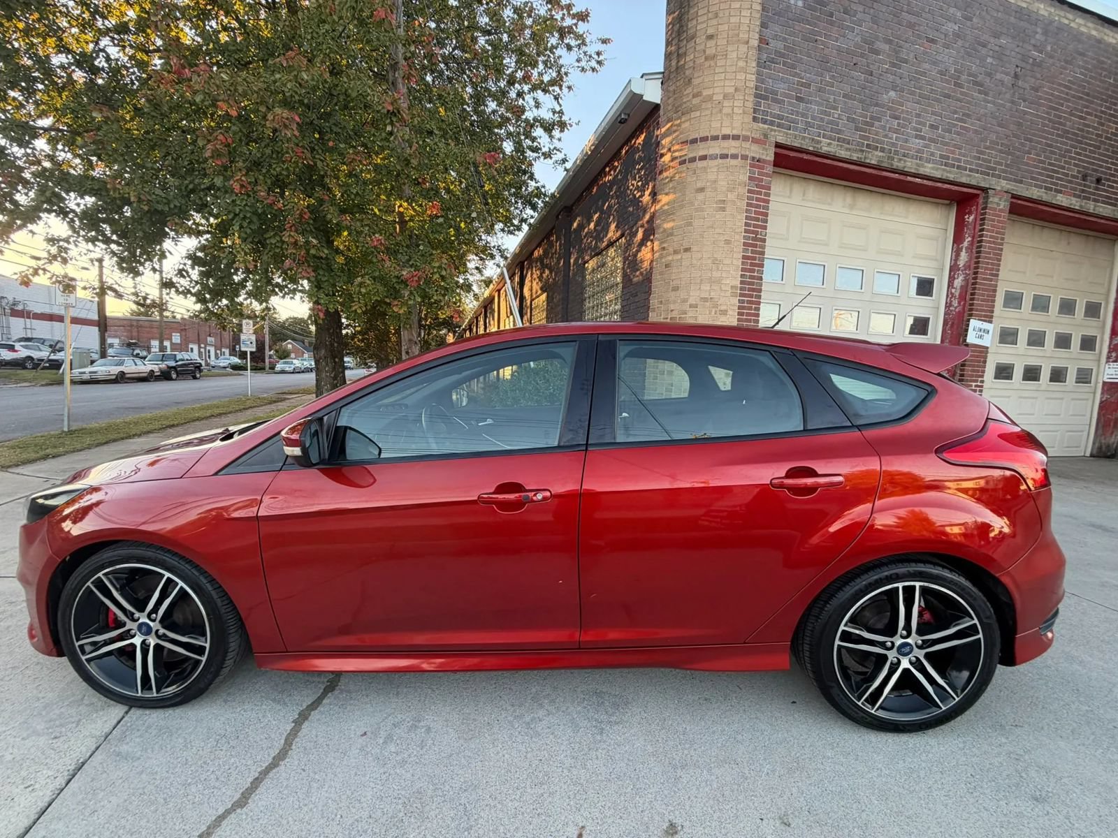 Used 2018 Ford Focus ST FWD image 9