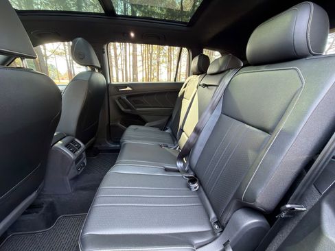 Used 2023 Volkswagen Tiguan SE R-Line image 13