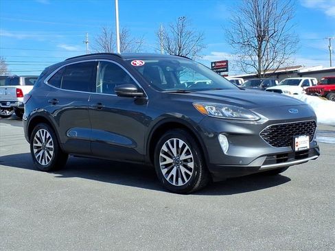 Used 2020 Ford Escape Titanium image 2