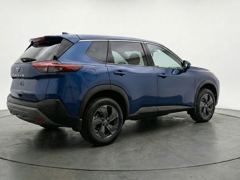 Used 2025 Nissan Rogue SV FWD image 9