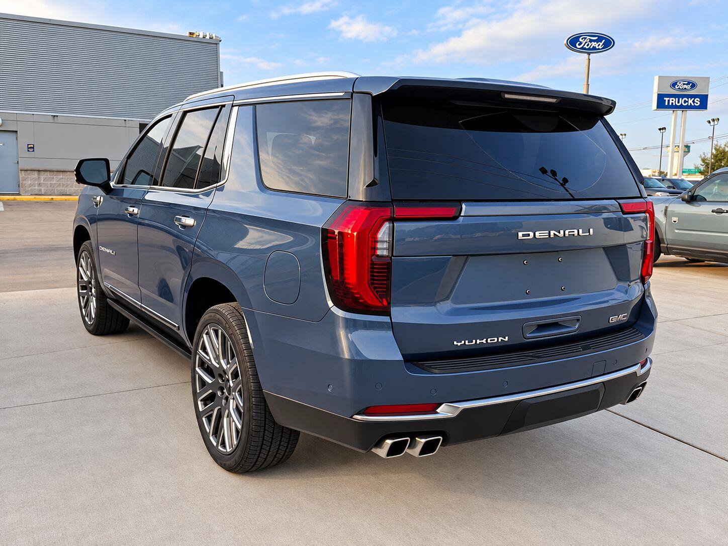 Used 2025 GMC Yukon Denali Ultimate AWD/4WD image 31