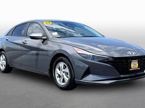 Used 2023 Hyundai Elantra SE FWD image 10