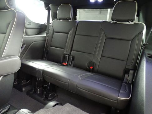 Used 2022 GMC Yukon SLT w/ SLT Luxury Package image 13