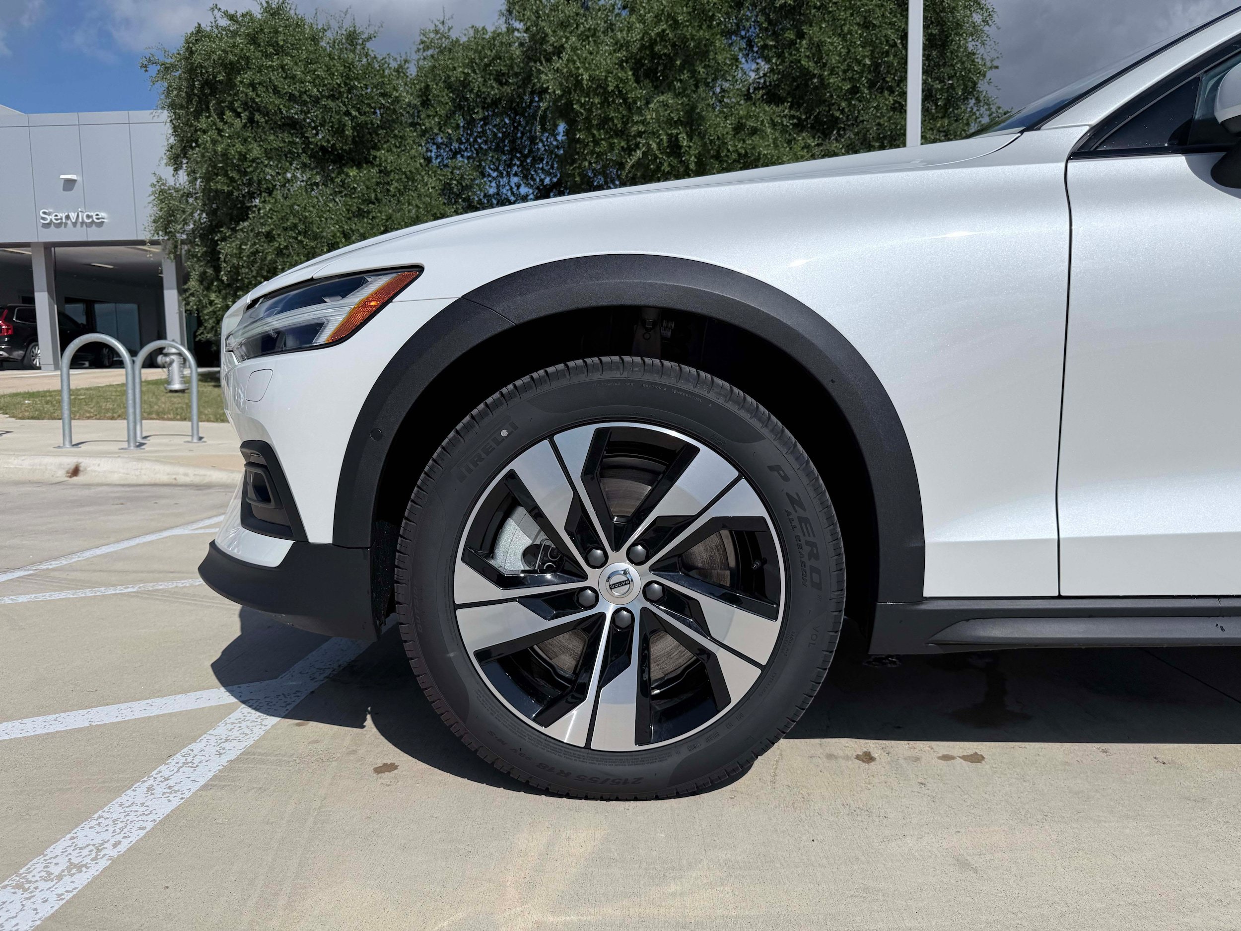 New 2026 Volvo V60 B5 Cross Country Plus w/ Climate Package AWD/4WD image 9