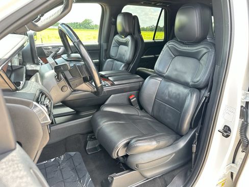 Used 2023 Lincoln Navigator Reserve AWD/4WD image 11