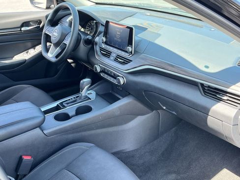Used 2025 Nissan Altima 2.5 SV FWD image 31