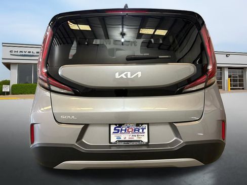 Used 2025 Kia Soul LX w/ LX Technology Package image 4
