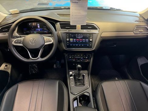 Certified 2024 Volkswagen Tiguan SE FWD image 19