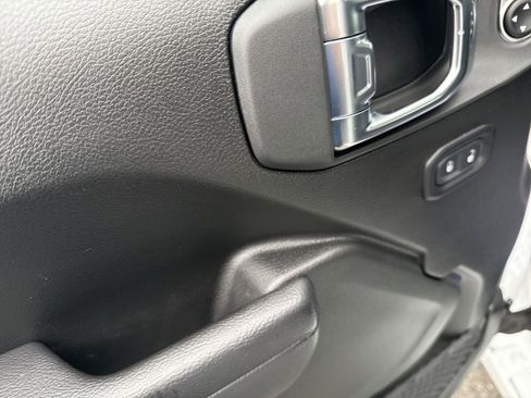 Used 2025 Jeep Wrangler Sport S image 12