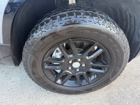 Used 2021 Land Rover Defender 90 X-Dynamic S image 12