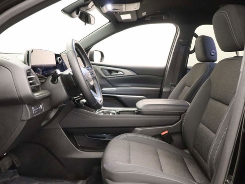 Used 2025 Chevrolet Traverse LT w/ Midnight/Sport Edition image 16