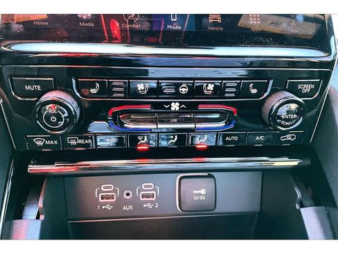 Certified 2025 Jeep Grand Cherokee Overland image 30