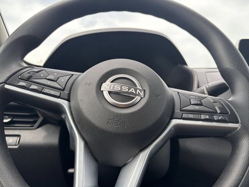 Used 2025 Nissan Altima 2.5 SV FWD image 28