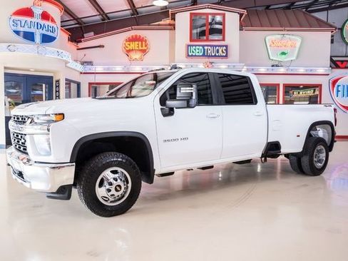 Used 2022 Chevrolet Silverado 3500 LT w/ Convenience Package image 2