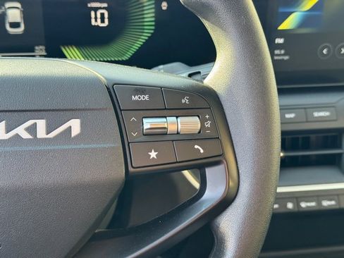 Certified 2025 Kia K4 LXS image 28