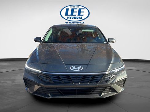 Certified 2026 Hyundai Elantra SE FWD image 2