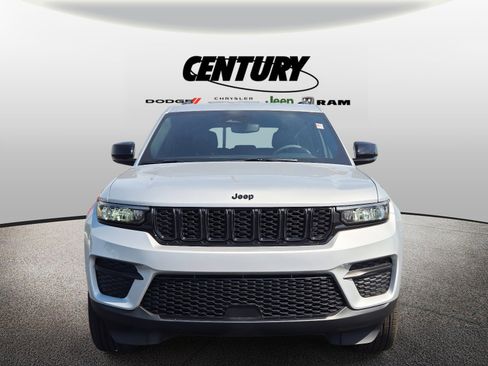 Used 2024 Jeep Grand Cherokee Altitude image 9