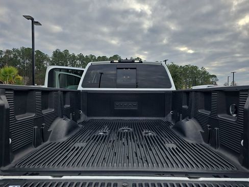 Used 2024 Nissan Titan SV w/ SV Convenience Package image 15