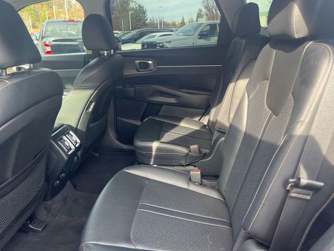 Used 2022 Kia Sorento EX image 26