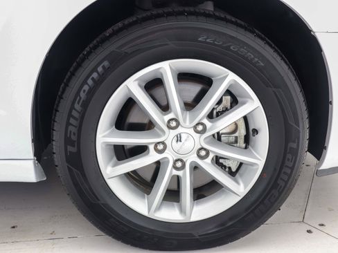 Used 2016 Dodge Grand Caravan SXT w/ UConnect Hands-Free Group image 32