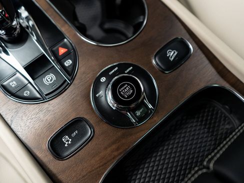 Certified 2024 Bentley Bentayga Extended Wheelbase image 37