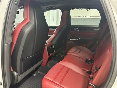 Used 2022 Porsche Cayenne Turbo AWD/4WD image 3