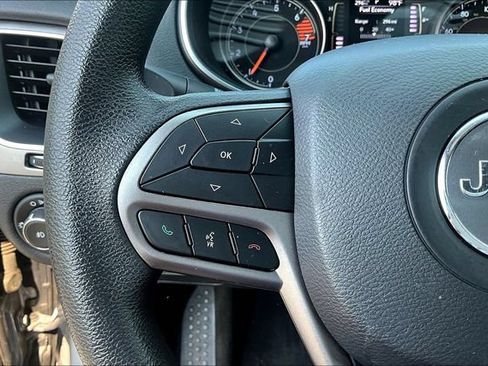 Used 2019 Jeep Cherokee Latitude w/ Popular Appearance Group FWD image 11